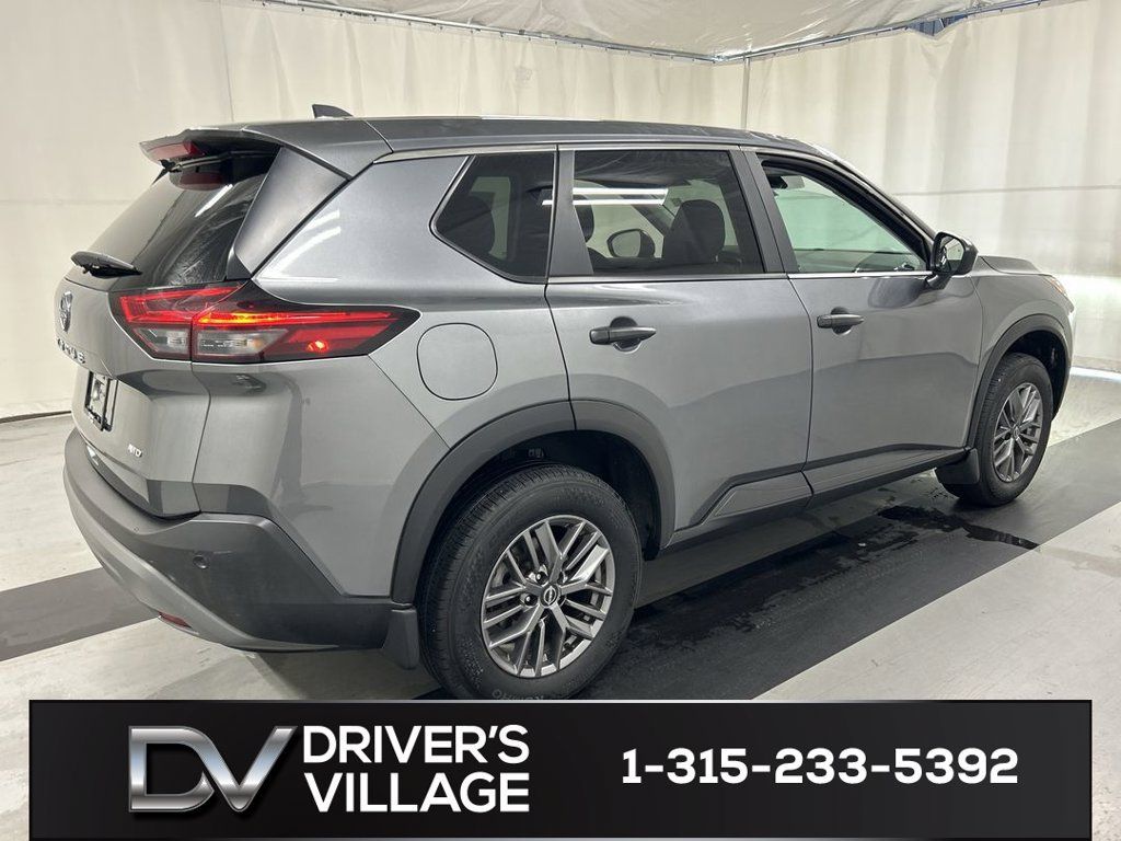 Used 2023 Nissan Rogue S AWD/4WD image 2
