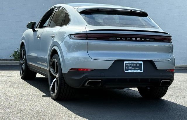 Used 2025 Porsche Cayenne Coupe AWD/4WD image 3