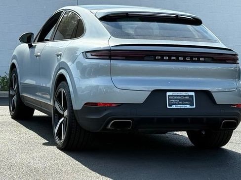Used 2025 Porsche Cayenne Coupe AWD/4WD image 3