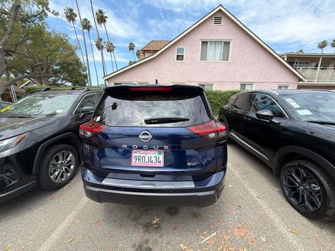 Used 2024 Nissan Rogue SV w/ SV Premium Package FWD image 3