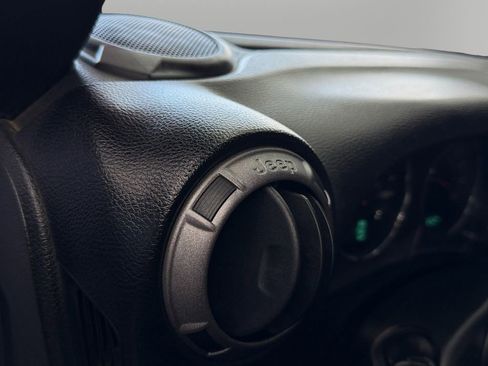 Used 2017 Jeep Wrangler Sport AWD/4WD image 25