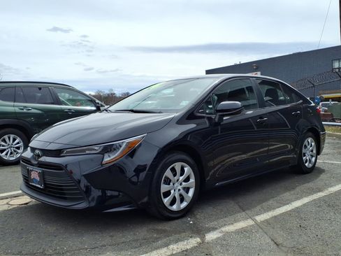 Certified 2024 Toyota Corolla LE image 3