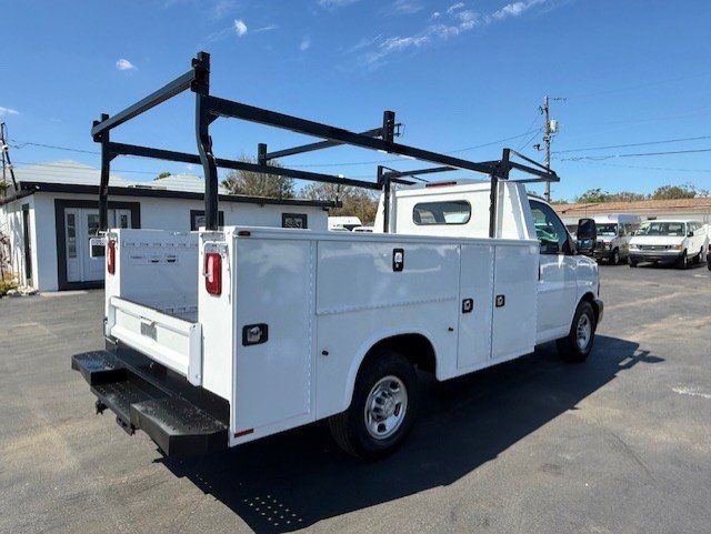 Used 2019 Chevrolet Express 3500 RWD image 6