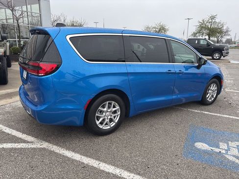 New 2026 Chrysler Pacifica Select image 29