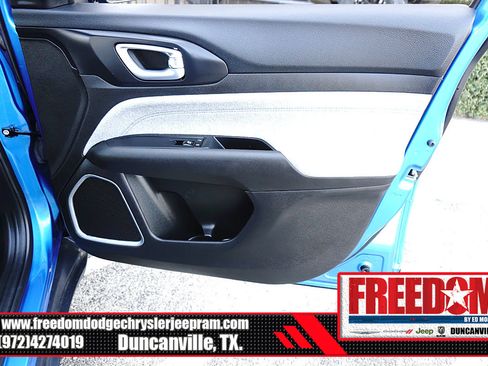 Used 2025 Jeep Compass Latitude AWD/4WD image 41