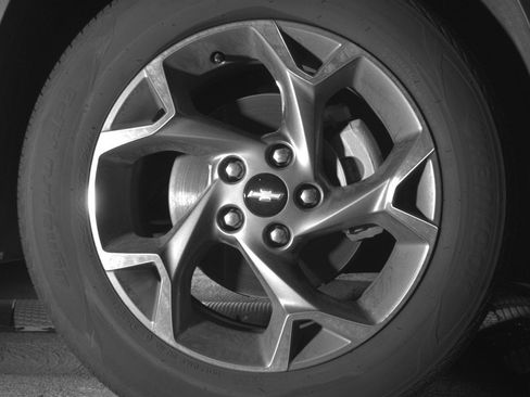 Used 2025 Chevrolet Trax LT FWD image 13