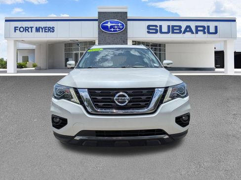 Used 2018 Nissan Pathfinder Platinum FWD image 3