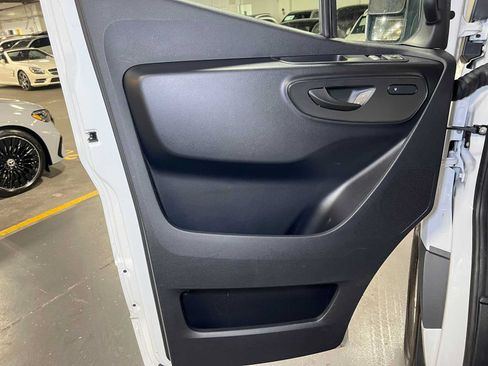 Used 2025 Mercedes-Benz Sprinter 2500 image 13