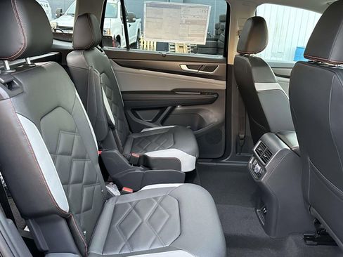 New 2026 Volkswagen Atlas Peak Edition image 15