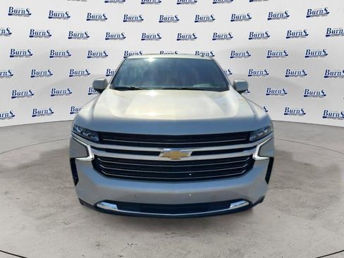 Used 2024 Chevrolet Suburban LT RWD image 2