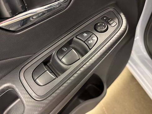 Used 2025 Nissan Versa SV w/ Trunk Package FWD image 21
