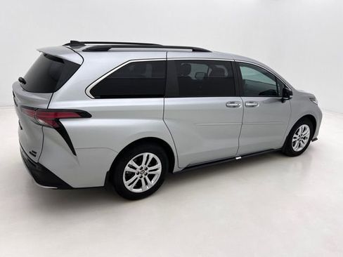 Used 2023 Toyota Sienna XSE image 6