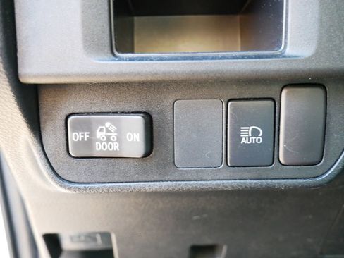 Used 2019 Toyota Tacoma SR image 33