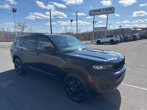 Used 2023 Jeep Grand Cherokee L Laredo image 1