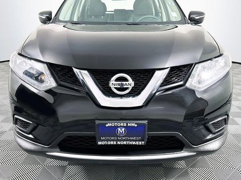 Used 2015 Nissan Rogue S image 2