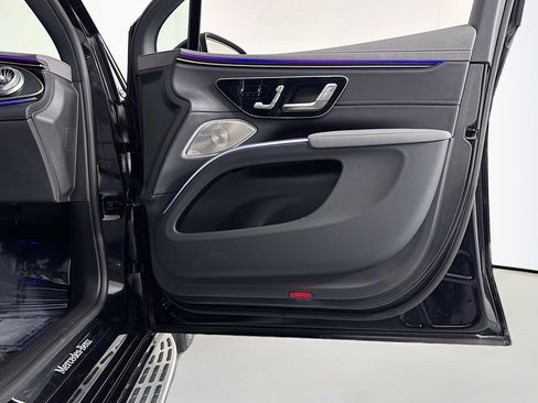 Used 2023 Mercedes-Benz EQS 580 4MATIC SUV image 24