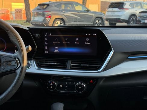 Used 2025 Chevrolet Trax LT image 18