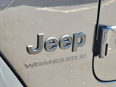 Used 2025 Jeep Wrangler Unlimited Sport AWD/4WD image 21
