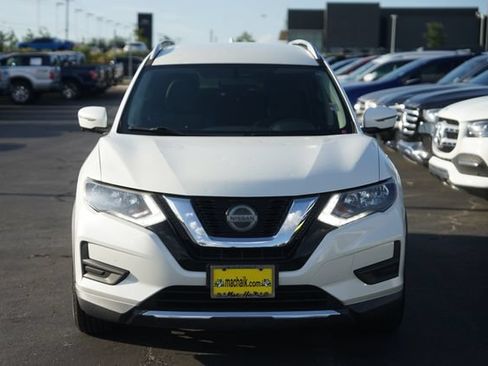 Used 2018 Nissan Rogue SV w/ Premium Package FWD image 3