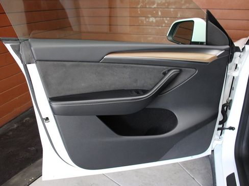 Used 2023 Tesla Model Y Long Range image 23