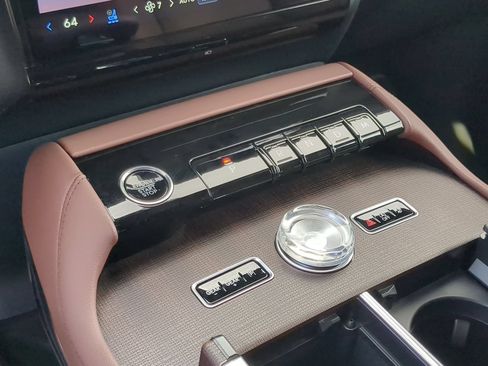 New 2026 Lincoln Navigator L Reserve AWD/4WD image 19