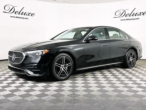 Used 2025 Mercedes-Benz E 450 4MATIC Sedan w/ MBUS Superscreen Package image 3