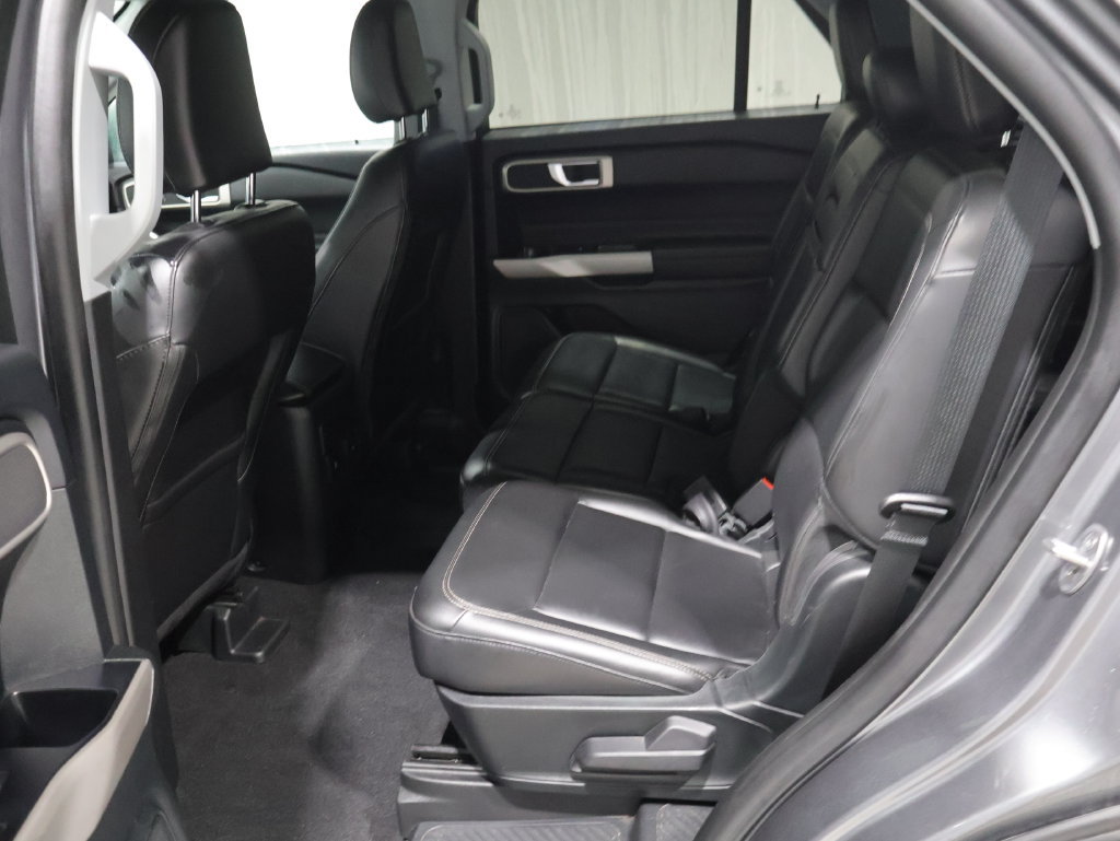 Used 2024 Ford Explorer XLT w/ Equipment Group 202A AWD/4WD image 18