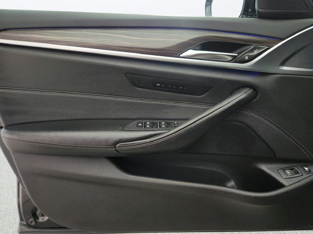 Used 2018 BMW 530e xDrive AWD/4WD image 28