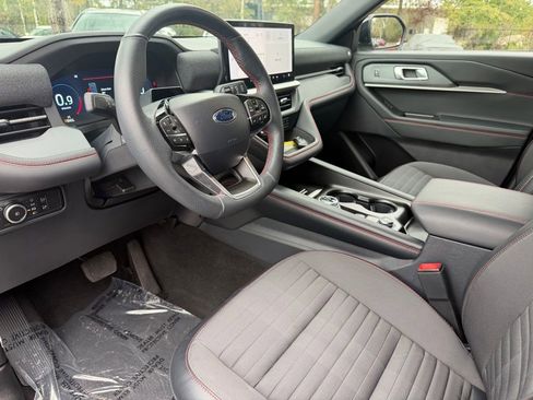 Used 2025 Ford Explorer ST-Line image 21