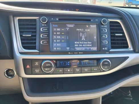 Used 2019 Toyota Highlander XLE image 24
