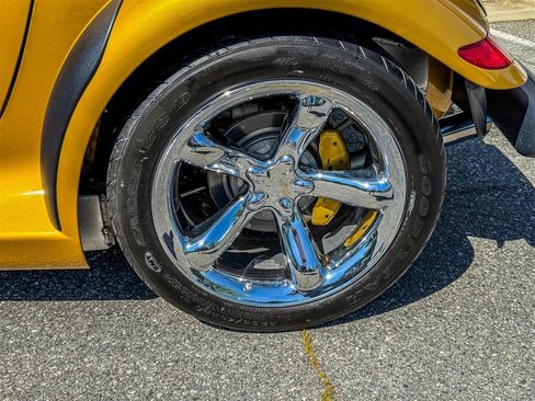 Used 2002 Chrysler Prowler image 25