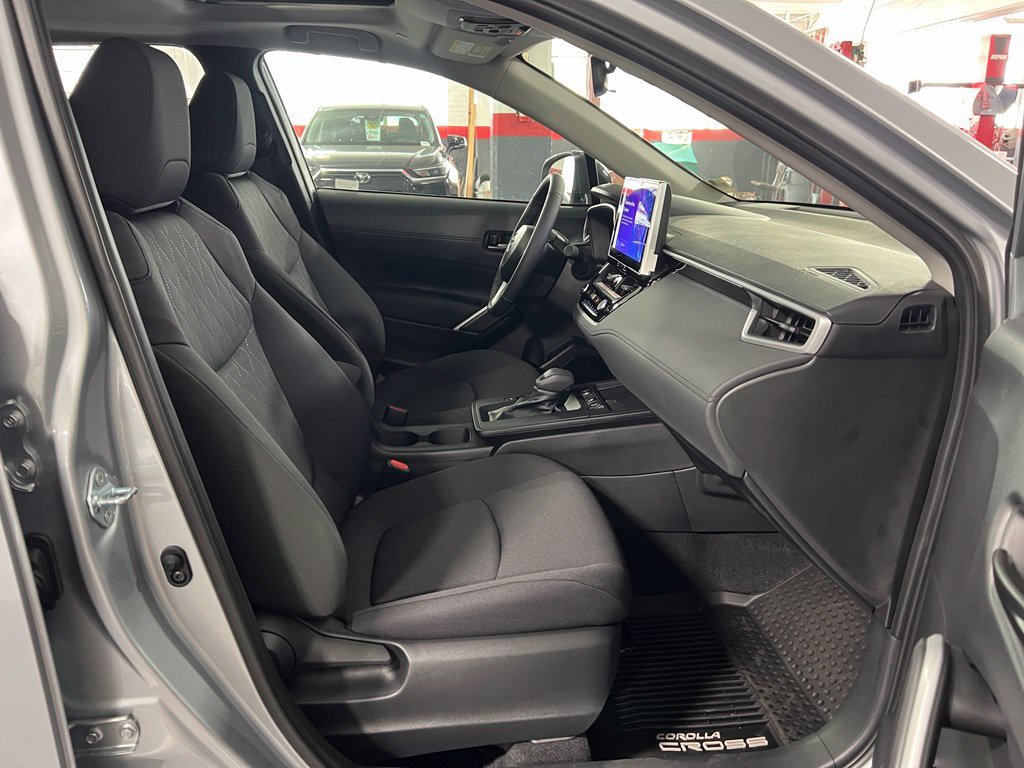 New 2026 Toyota Corolla Cross LE w/ Moonroof Package AWD/4WD image 15