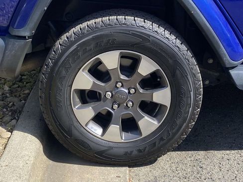 Used 2018 Jeep Wrangler Unlimited Sahara image 10