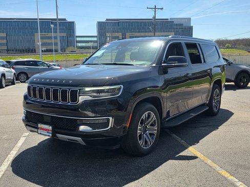 Used 2024 Jeep Wagoneer L Series II w/ Flexible Seating Group AWD/4WD image 6