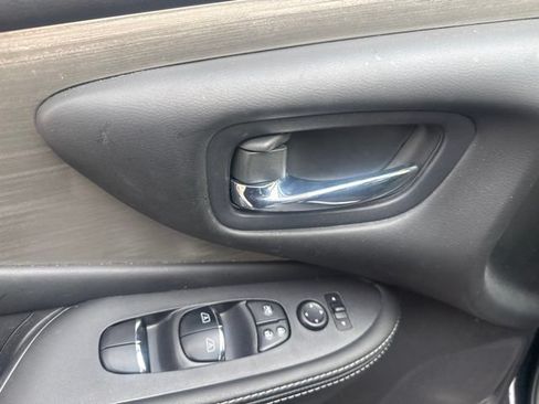 Used 2017 Nissan Murano Platinum w/ Platinum Technology Package FWD image 11