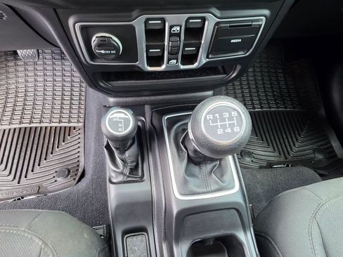 Used 2018 Jeep Wrangler Unlimited Sport w/ Technology Group AWD/4WD image 37