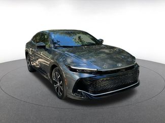 Used 2025 Toyota Crown XLE video 1