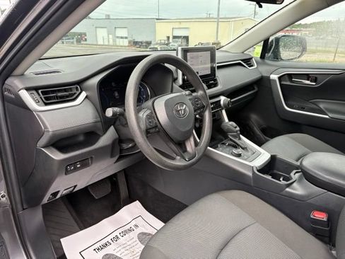 Used 2025 Toyota RAV4 XLE AWD/4WD image 3