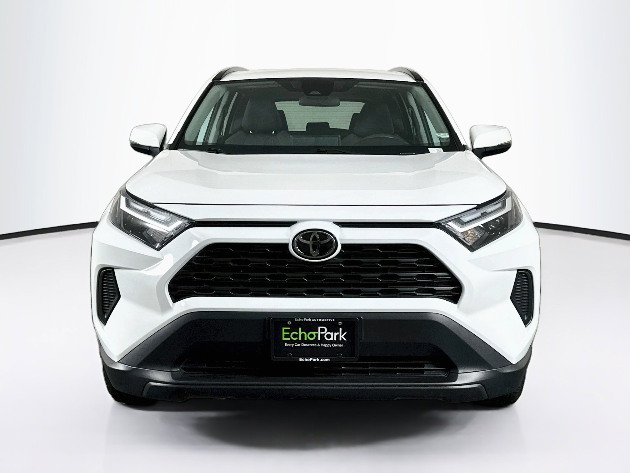 Used 2025 Toyota RAV4 XLE AWD/4WD image 2
