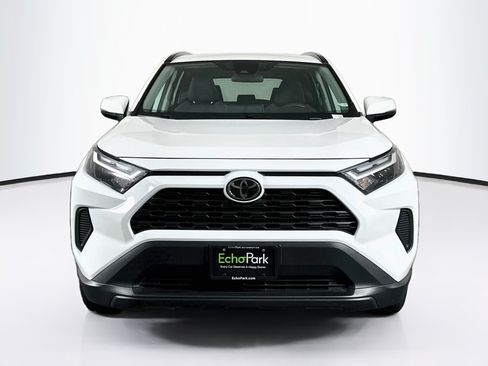 Used 2025 Toyota RAV4 XLE AWD/4WD image 2