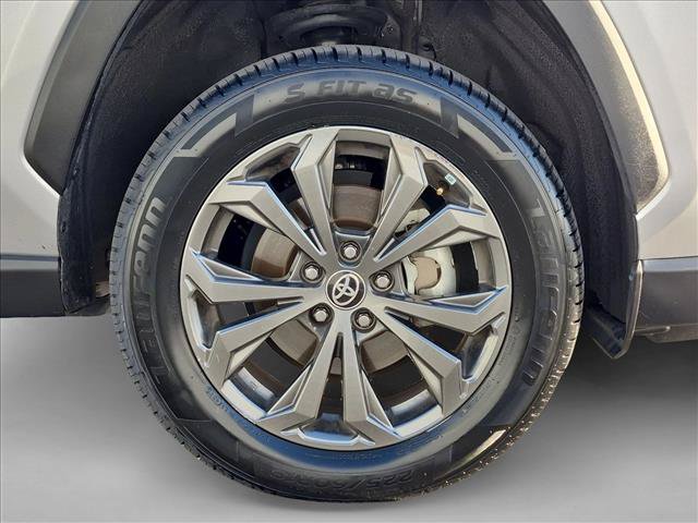 Used 2022 Toyota RAV4 XLE Premium AWD/4WD image 24