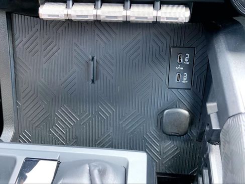 Used 2025 Toyota Tacoma SR AWD/4WD image 35