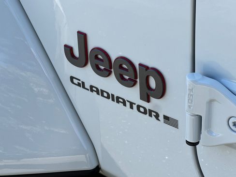 New 2025 Jeep Gladiator Rubicon image 25