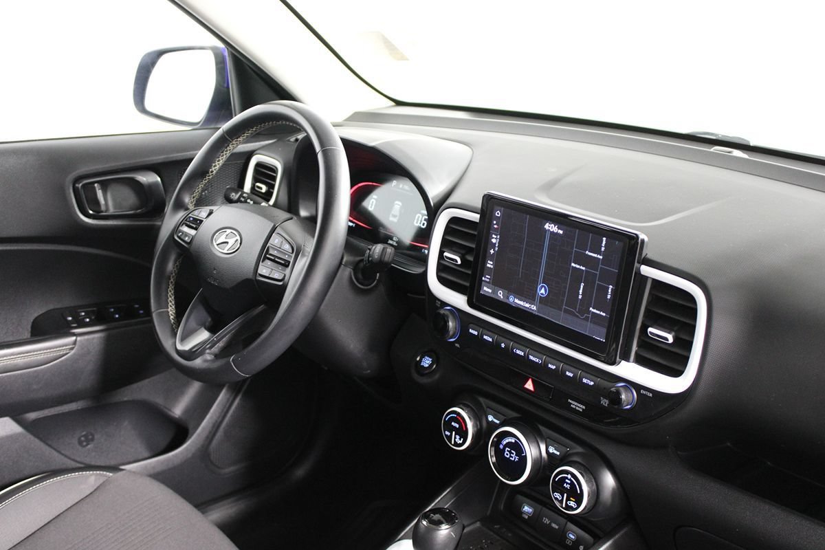 Used 2023 Hyundai Venue Limited FWD image 28