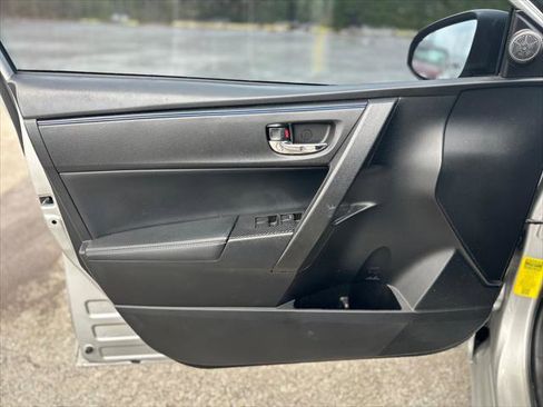 Used 2018 Toyota Corolla SE FWD image 11