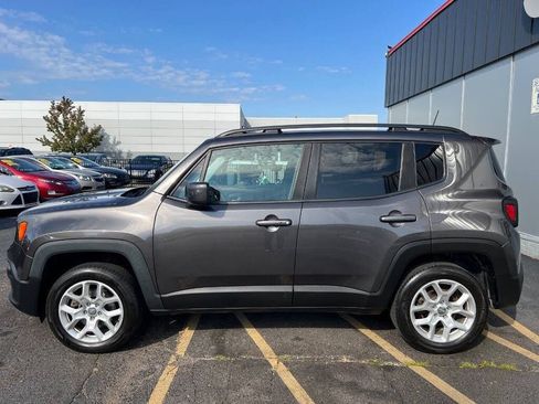 Used 2018 Jeep Renegade Latitude w/ Cold Weather Group image 3