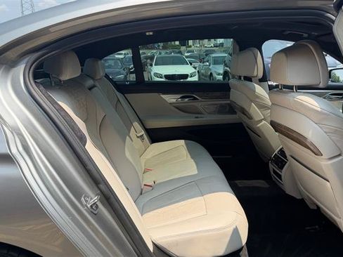 Used 2020 BMW 750i xDrive w/ Executive Package AWD/4WD image 17