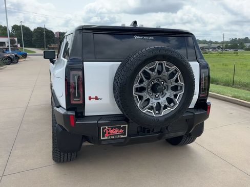 Used 2025 GMC Hummer EV 3X w/ LPO, Sport Package AWD/4WD image 6