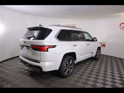 Used 2025 Toyota Sequoia Capstone AWD/4WD image 12