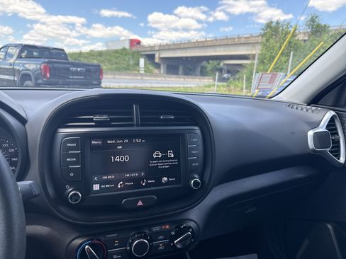 Used 2022 Kia Soul LX FWD image 22